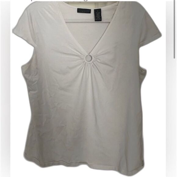 Keyhole Thick Stretch Tee!! - Picture 7 of 8